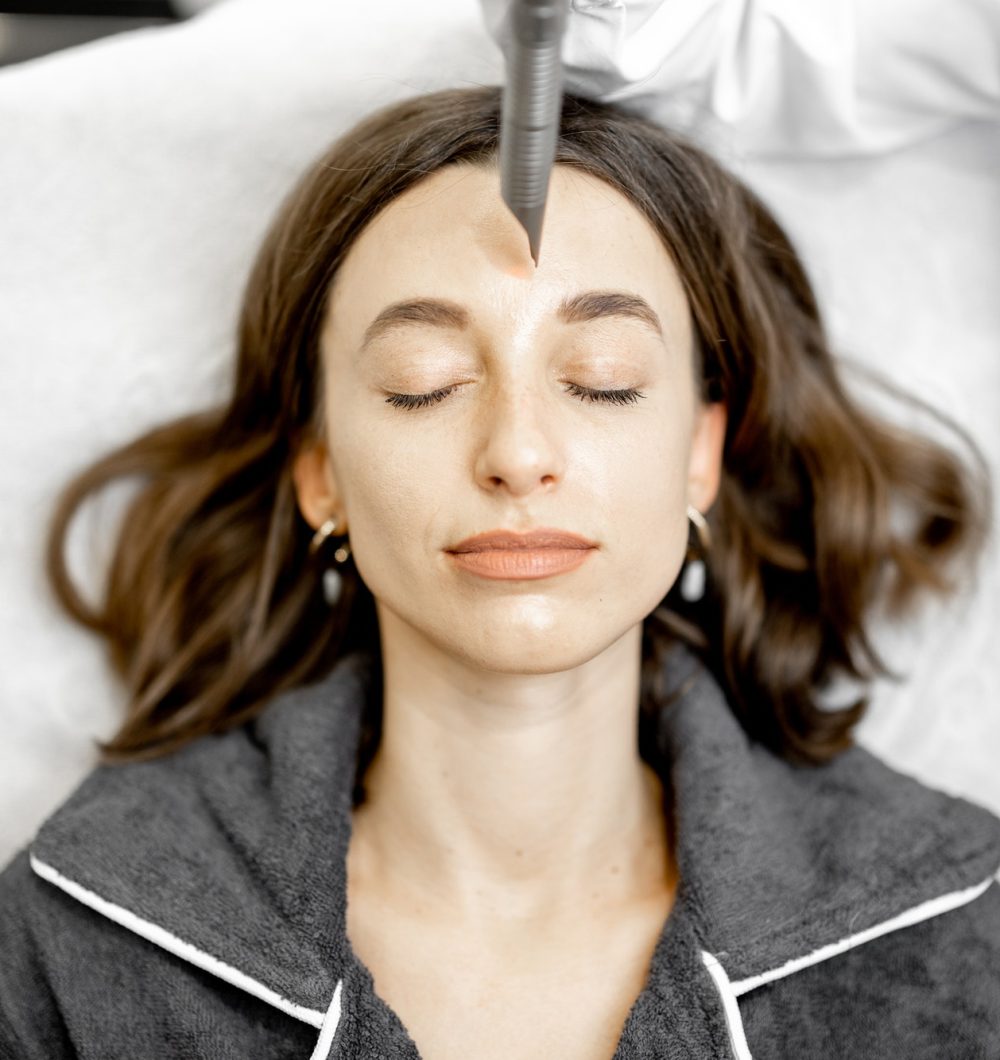 cosmetologist-doing-laser-facelifting-procedure-in-beauty-clinic.jpg cosmetologist-doing-laser-facelifting-procedure-in-beauty-clinic.jpg